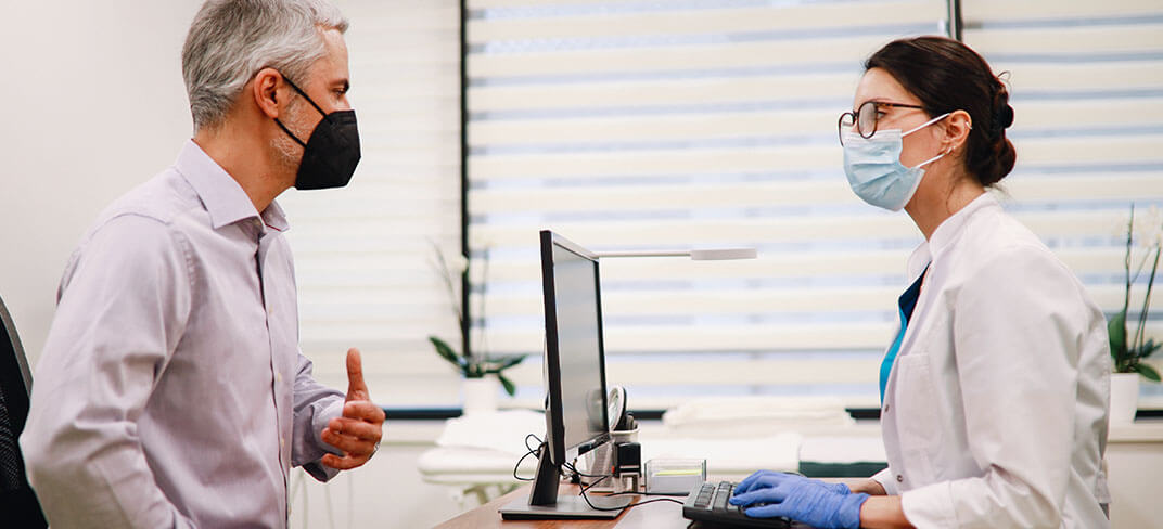 Consultazione del paziente con il medico